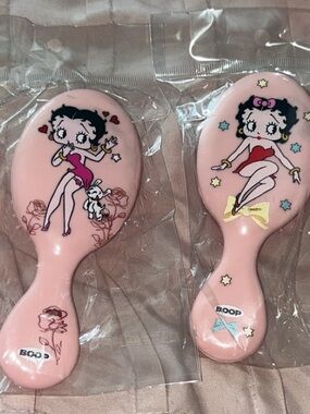 Betty Boop Pink  Hair Brushes (Set of 2)